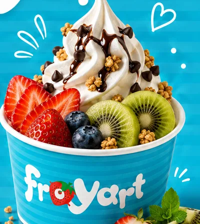 Κύπελλο froyart με παγωμένο γιαούρτι και σιρόπι σοκολάτας.